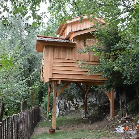 Couette-café Nuits Perchees A Laroque *