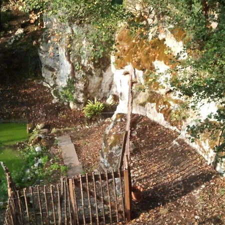 Nuits Perchees A Laroque Bed & Breakfast