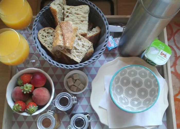 Nuits Perchees A Laroque Frühstückspension Saint-Antoine-de-Breuilh