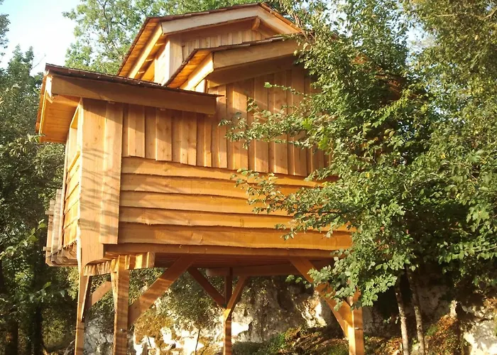 Nuits Perchees A Laroque